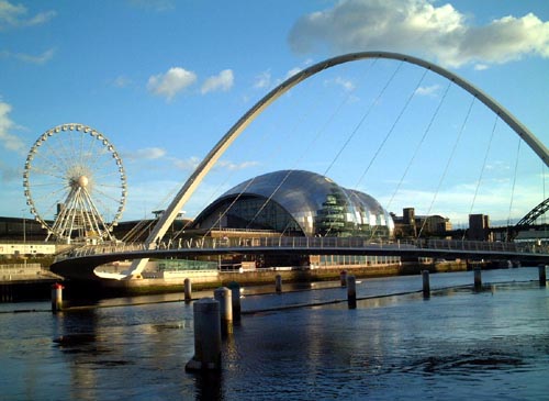 Gateshead Millenium Bridge, with the Famous Tyne Bridge and The Sage in the background 
